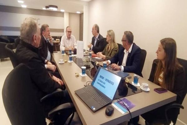 Acia, de Apucarana, vem conhecer soluções, projetos e estrutura da Acic