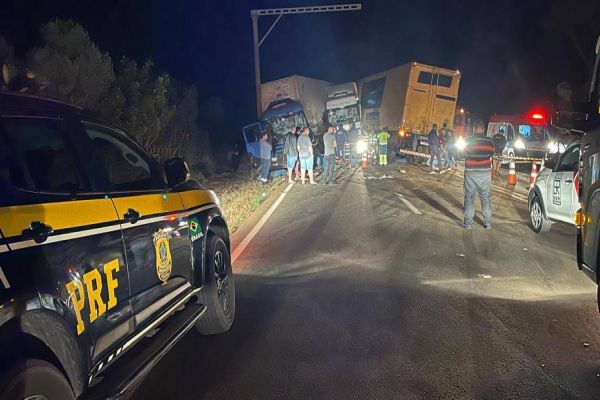 Quatro pessoas morrem em grave acidente na BR-277 em Candói
