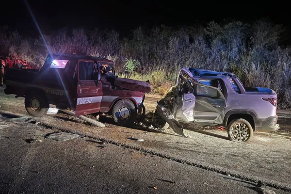 Foto relacionada a notícia: Colisão frontal entre carros deixa um morto e dois feridos graves na BR-487 no noroeste do Paraná