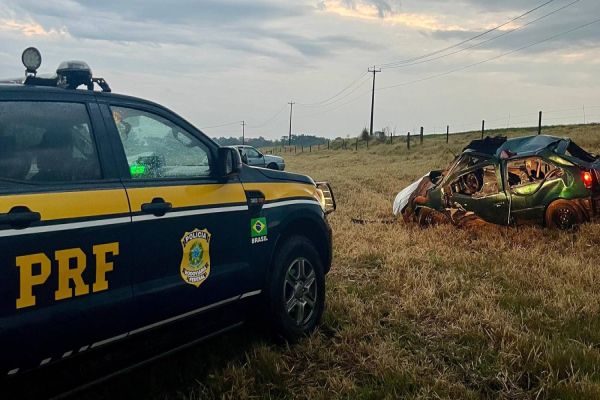 Jovem morre e três ficam feridos em capotamento na BR-373 em Candói