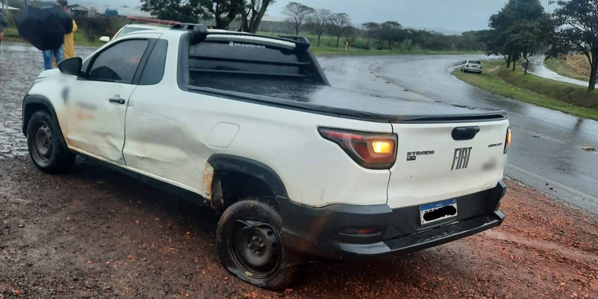 Colisão entre carros deixa danos materiais na PR-317 em Santa Helena