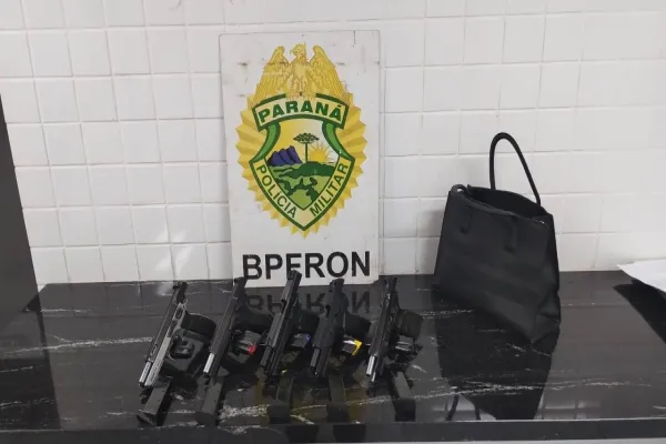 Foto relacionada a notícia: Mulher é presa pela PM com cinco pistolas em Capitão Leônidas Marques
