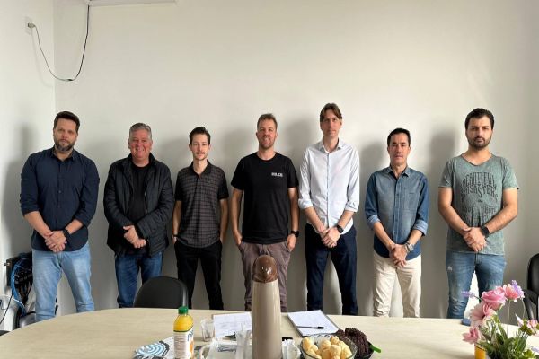 Marcelo Picoli estreita relação com setor empresarial de Santa Tereza do Oeste