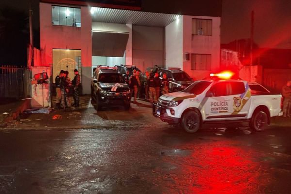 Polícia Militar e Polícia Civil fecha depósito de drogas no Jardim Colonial em Cascavel