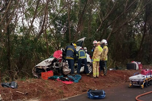 Condutor fica em estado grave após colisão frontal na BR-272 entre Terra Roxa e Francisco Alves