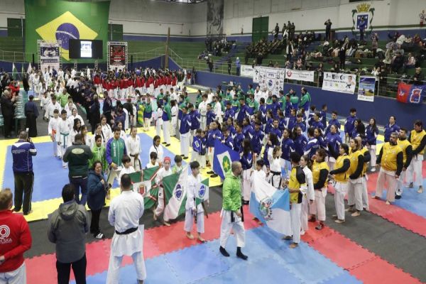 Cascavel sedia Campeonato Nacional e Internacional de Karatê-Do com 1000 Atletas