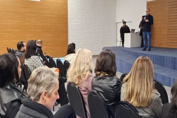 Acic promove Acicafé para novos associados e destaca oportunidades na era digital