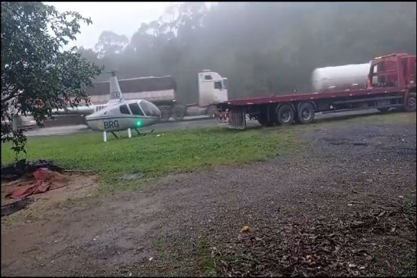 Helicóptero faz pouso de emergência na BR-277, devido ao mau tempo