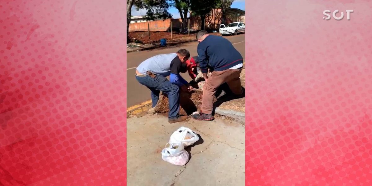 Mulher cai em bueiro "mal tampado" e fratura punho no bairro Santa Cruz em Cascavel