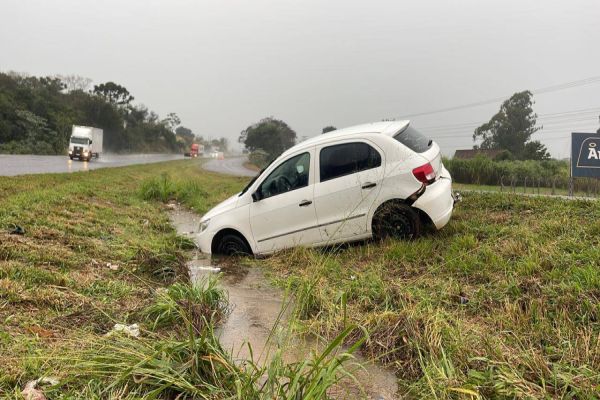 Saída de pista registrada na rodovia BR-467, em Cascavel