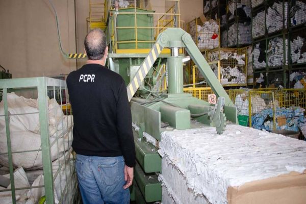 Documentos descartados pela PCPR são reciclados e vão ajudar entidades assistenciais