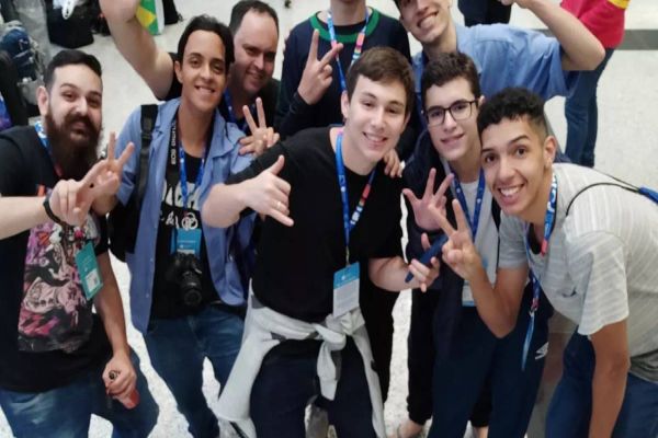 Robôs construídos por estudantes de Cascavel participam da 16ª Campus Party