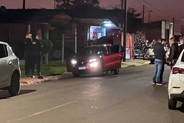 Imagem referente a notícia: Dois homens morrem em confronto com a Polícia Militar no Bairro Pacaembu, em Cascavel