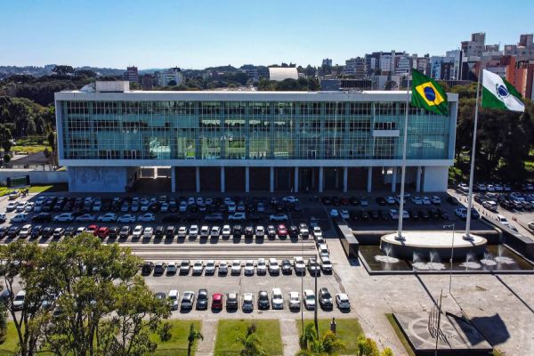 Governador sanciona Lei de Diretrizes Orçamentárias para 2025 no Paraná