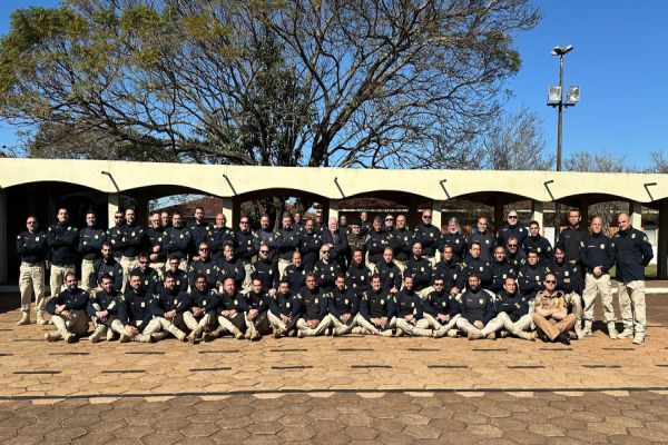 Polícia Rodoviária Federal forma no Paraná 27 novos policiais motociclistas