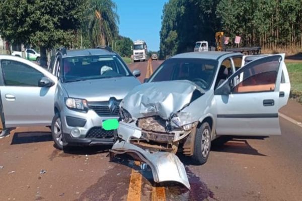 Três carros colidem na PR-585 em Toledo, deixando um ferido