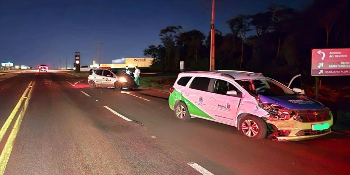 Colisão entre carros na PR-182 deixa ambos os motoristas ilesos