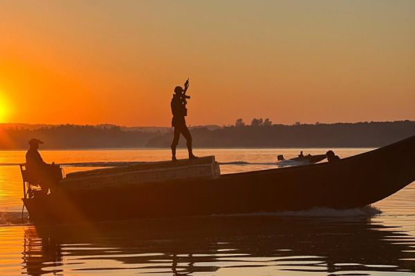 Imagem referente a notícia: Contrabandista de cigarros é preso no Lago de Itaipu com 12.500 pacotes