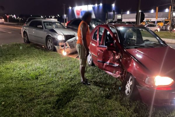 Passageira fica presa em ferragens após colisão de trânsito na BR-277, em Cascavel