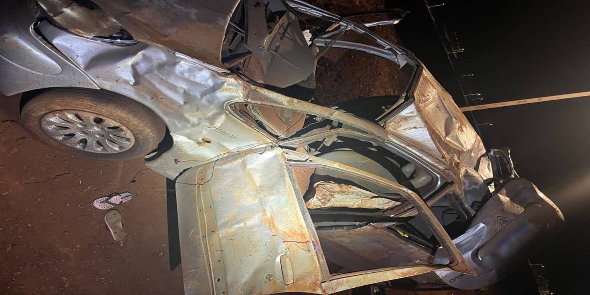 Capotamento na PR-182 deixa cinco feridos, sendo uma criança em estado grave