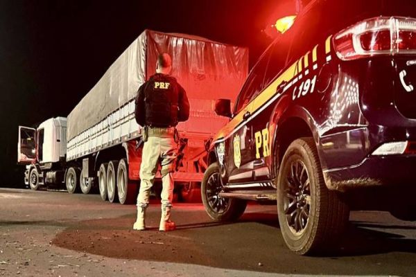 PRF faz a maior apreensão de cigarros eletrônicos do país em 2024