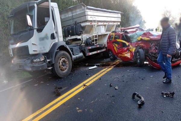 Militar do Corpo de Bombeiros se envolve em violenta colisão na PR-562 no sudoeste do Paraná