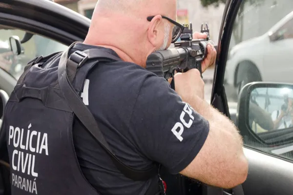 Foto relacionada a notícia: PCPR e PRF prendem homem e apreendem 92 quilos de maconha e dois quilos de cocaína em Céu Azul
