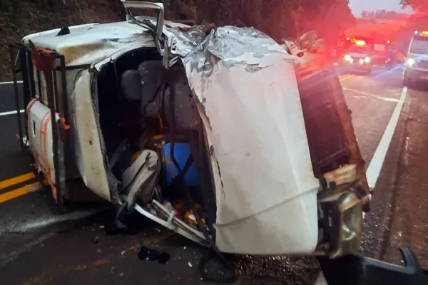 Foto relacionada a notícia: Jovem sofre ferimentos graves em colisão na PR-317 em Toledo