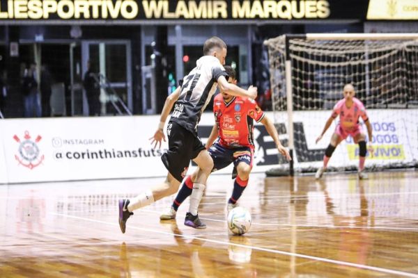 Cascavel Futsal sofre goleada na estreia da Talentos LNF e busca reabilitação