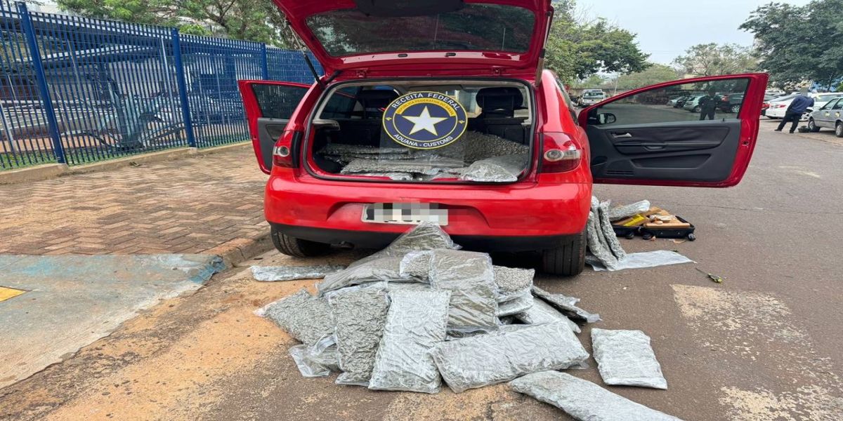 Receita apreende veículo com 152 kg de substância análoga à maconha em Santa Terezinha de Itaipu
