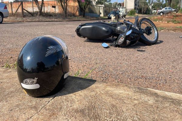 Motociclista de 52 anos fica ferido após colisão no Bairro Alto Alegre em Cascavel