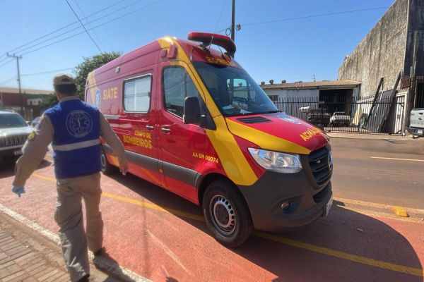 Jovem de 25 anos sofre queda de moto na Avenida Piquiri no Jardim Melissa