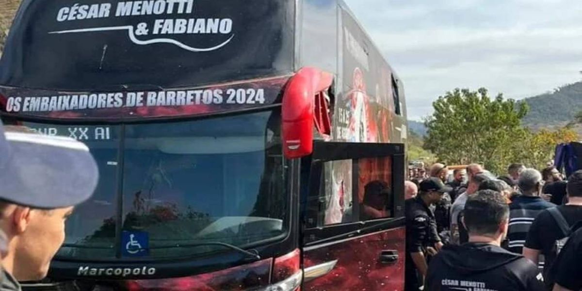 Ônibus de César Menotti se envolve em acidente em ponte de Minas Gerais; ninguém se feriu