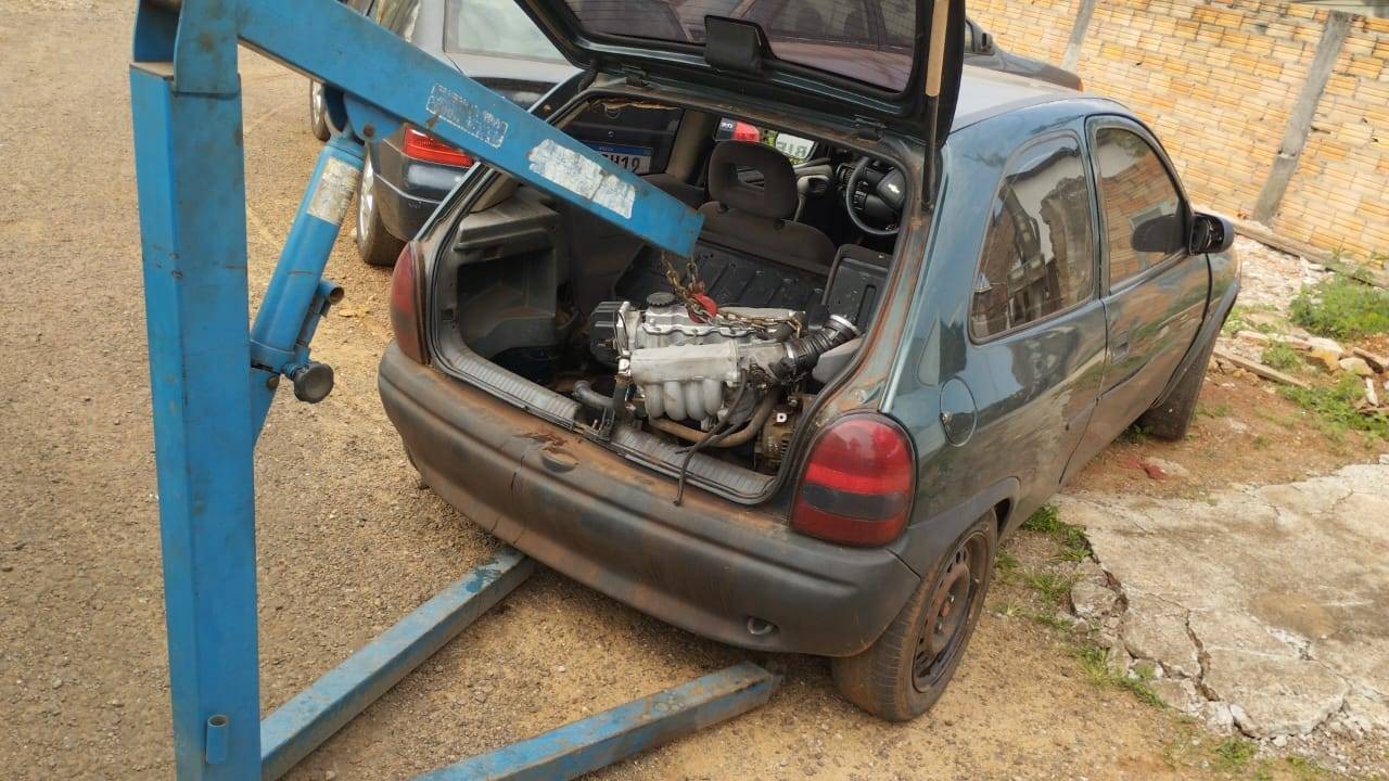 Guarda Municipal recupera Corsa furtado em oficina no bairro Cancelli em Cascavel