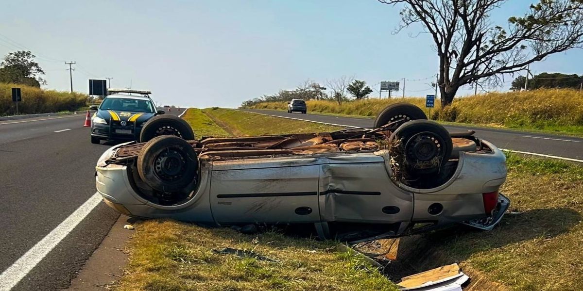 Capotamento na BR-376 deixa três feridos em Paranavaí