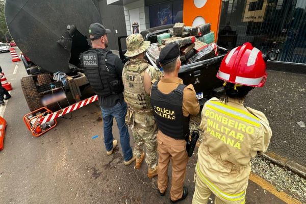 Ação conjunta da PM, PF e PRF apreendem quase 3,2 toneladas de maconha em Cascavel; motorista foge