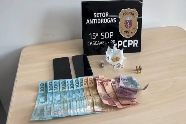 Casal preso em flagrante com drogas e munições no Bairro Santa Felicidade