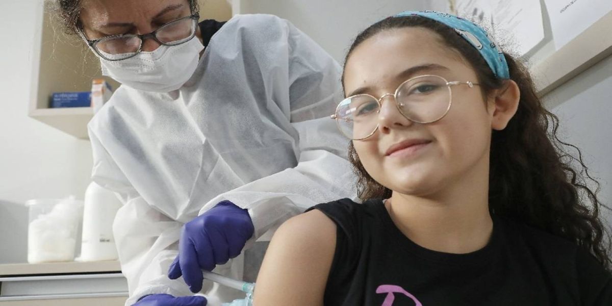 Secretaria de Saúde leva vacinação para escolas e Cmeis para aumentar cobertura vacinal em Cascavel