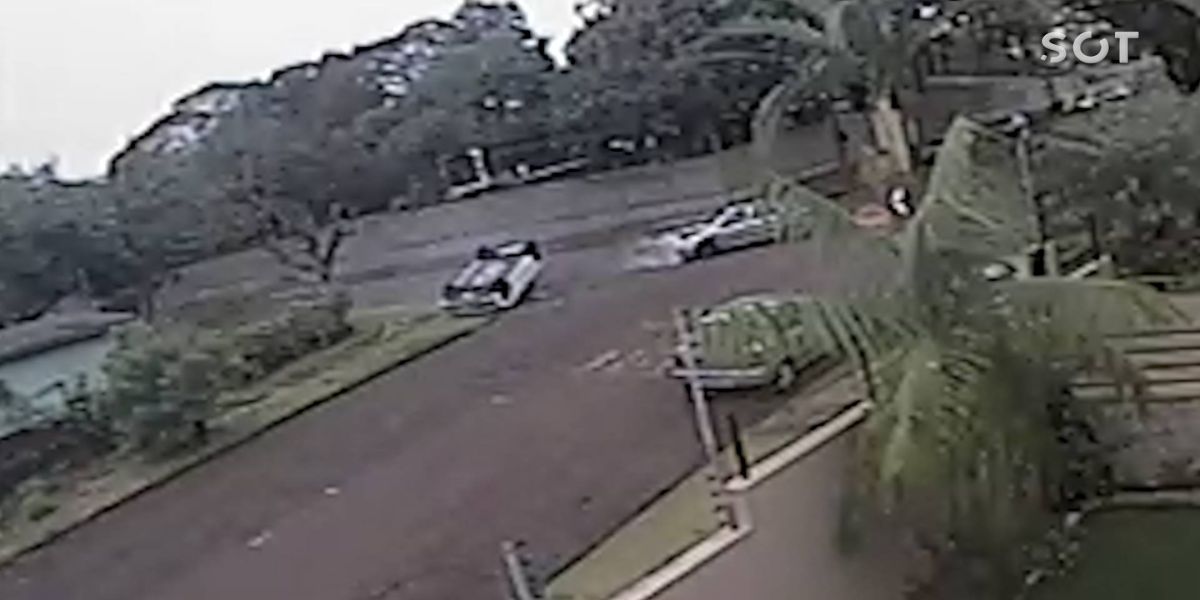 Capotamento é registrado no bairro Parque São Paulo; Por sorte ninguém ficou ferido