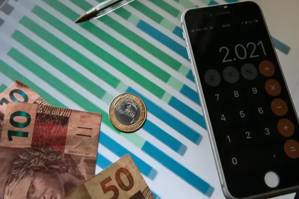 Foto relacionada a notícia: Inflação oficial sobe para 0,38% em julho, puxada pela gasolina