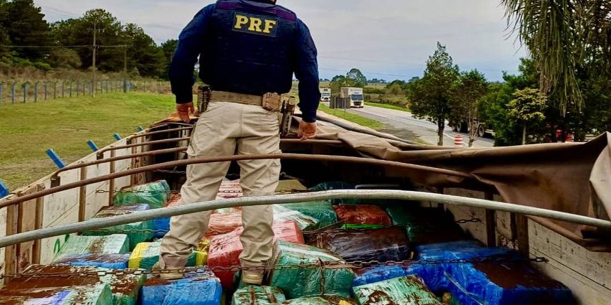 PRF no Paraná apreende 10 toneladas de maconha e faz a maior apreensão do ano no estado