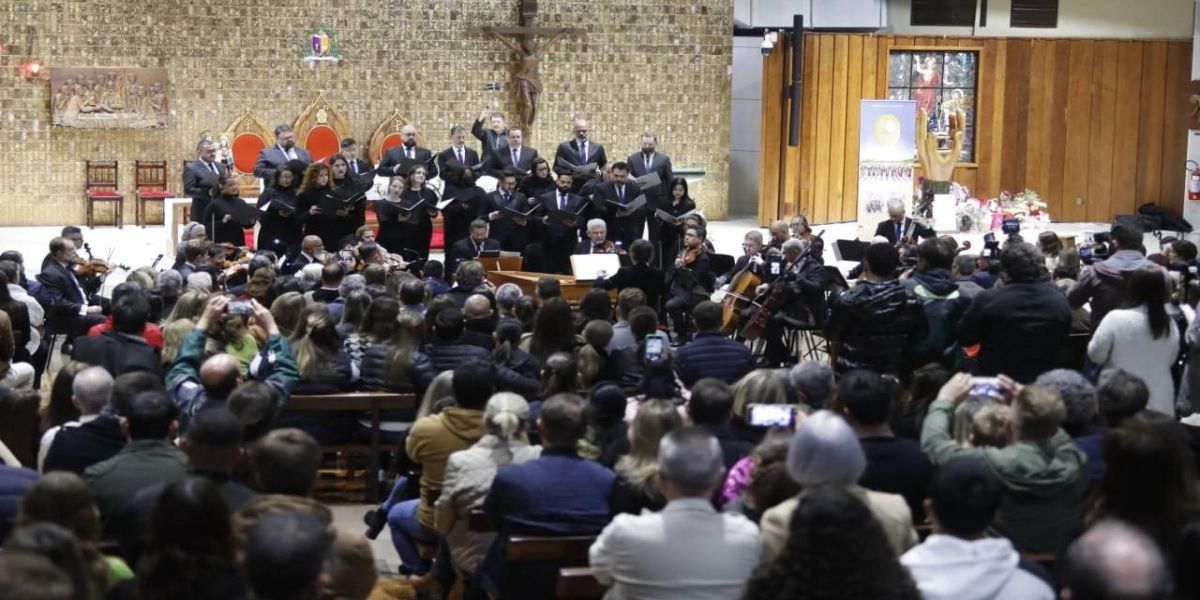 Camerata Antiqua emociona Cascavel em concerto em memória às vítimas do voo 2283