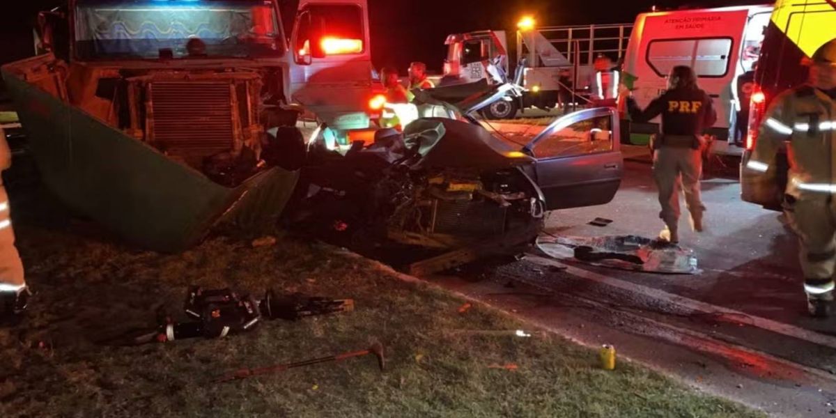 Colisão fatal entre carro e caminhão deixa dois mortos na BR-369 em Ibiporã