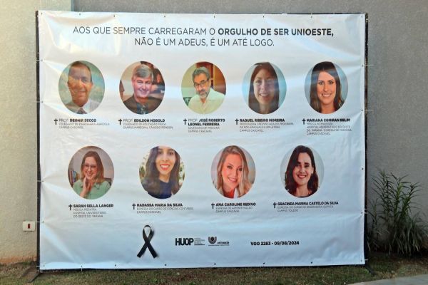 Unioeste presta homenagens aos professores, médicos e ex-alunos vítimas de acidente aéreo