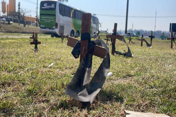 Moradores de Cascavel protestam e cobram construção de viaduto no Trevo da Portal
