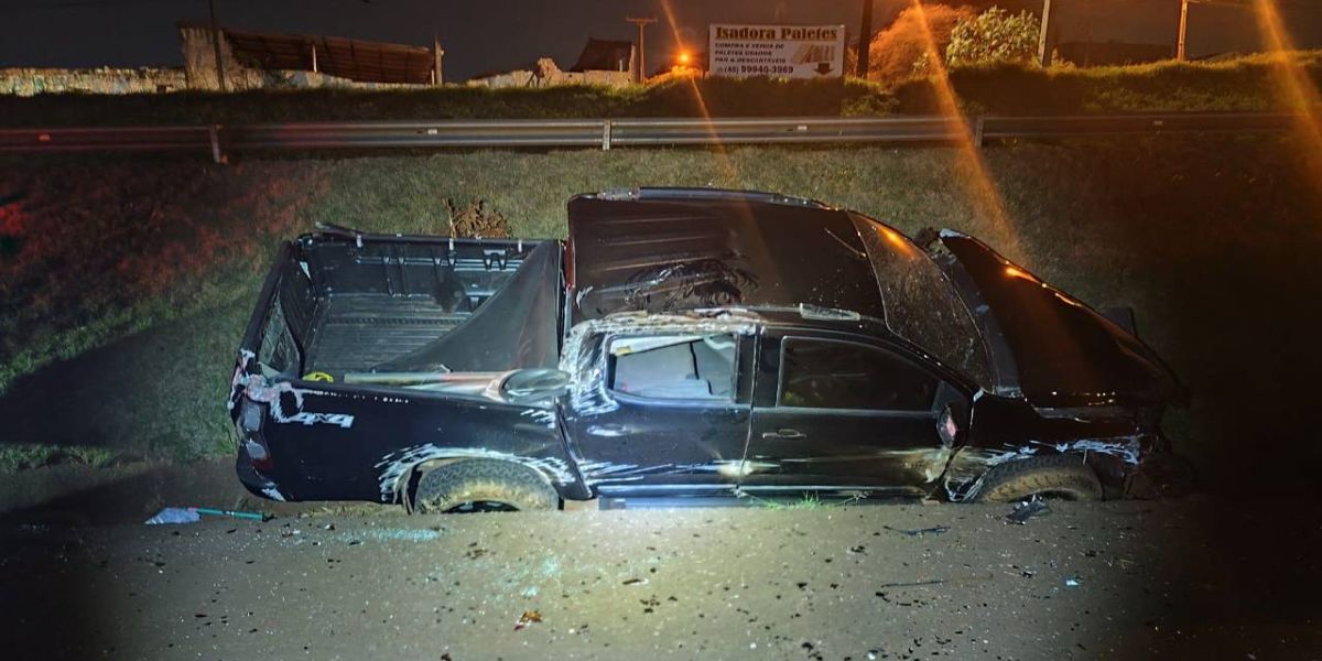 Forte colisão traseira entre i30 e S10 é registrada na PRc-467 em Cascavel