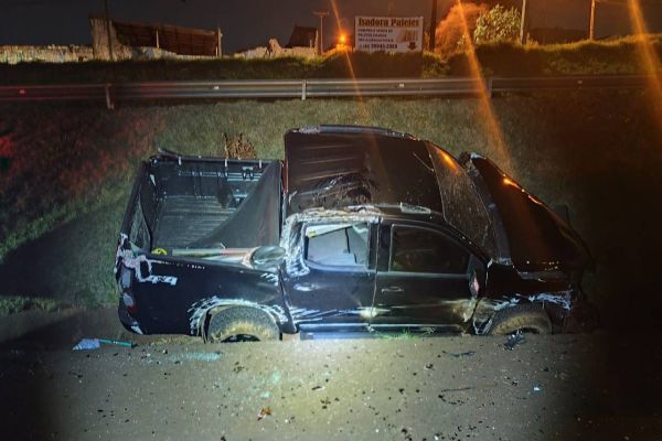 Forte colisão traseira entre i30 e S10 é registrada na PRc-467 em Cascavel