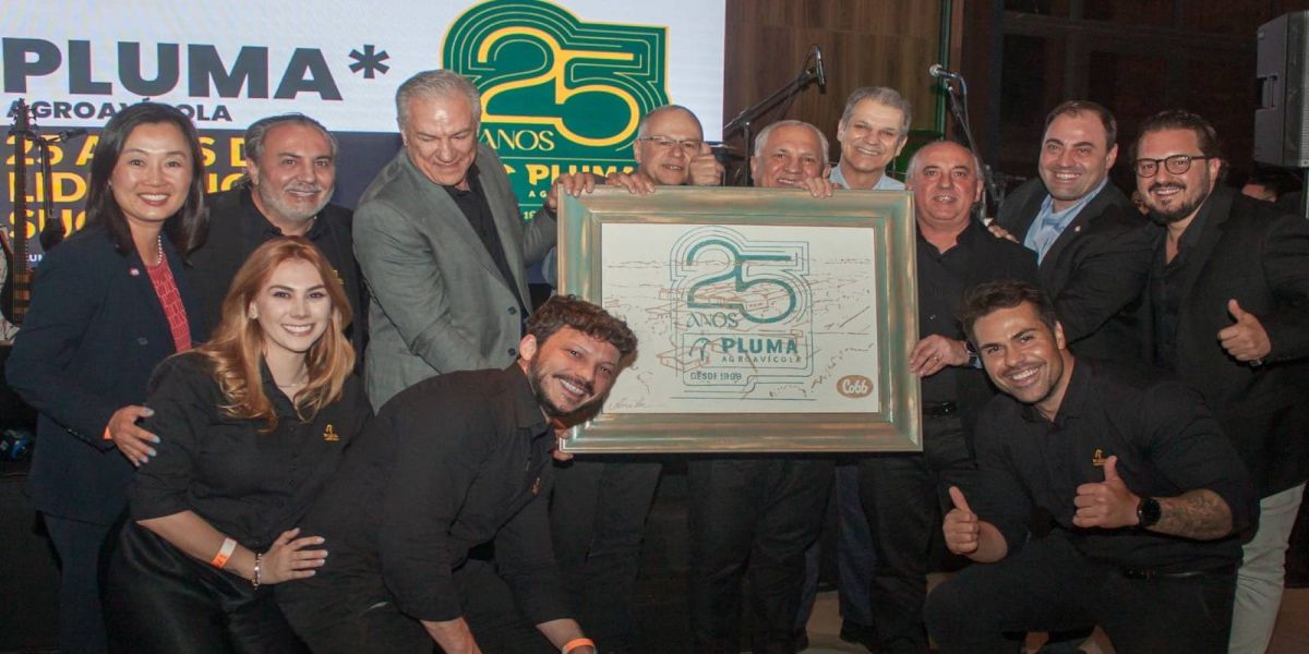 Pluma Agroavícola comemora seus 25 anos no SIAVS 2024 e anuncia novas parcerias