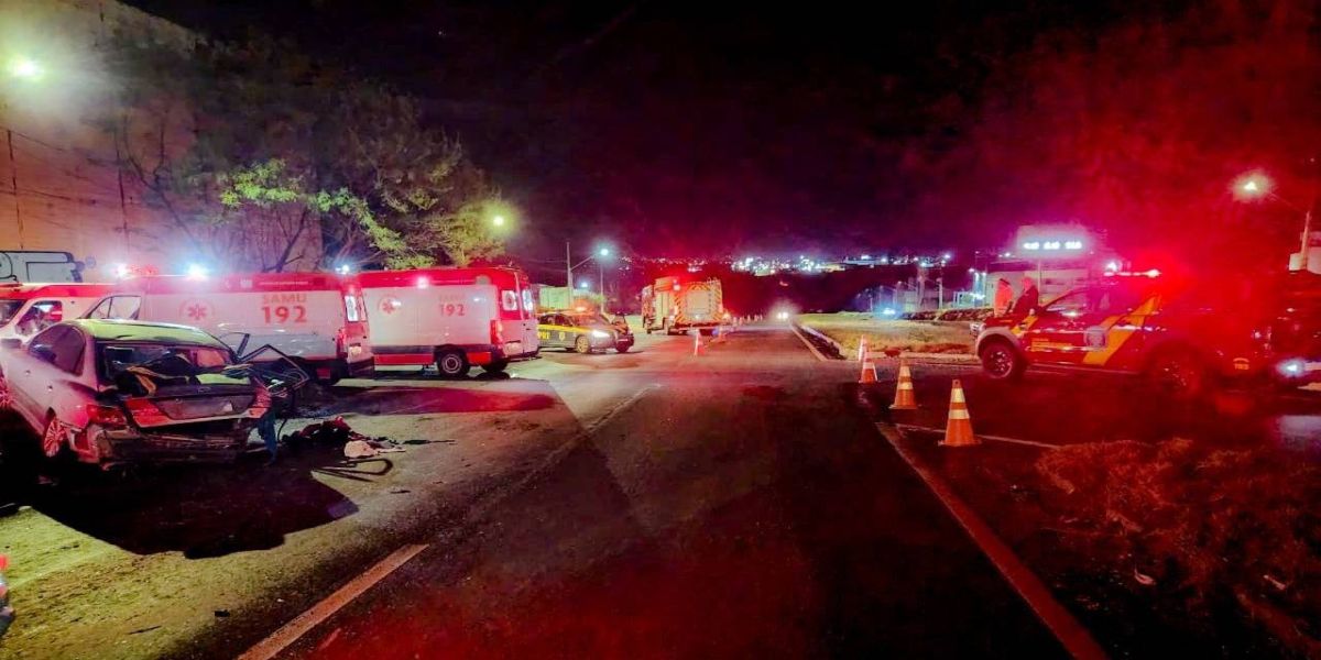 Colisão frontal em rodovia deixa uma morta e nove feridos na BR-376 no Paraná