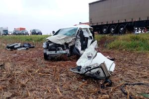 Imagem referente à notícia: Colisão frontal deixa uma pessoa morta e deixa duas feridas na PRC-158